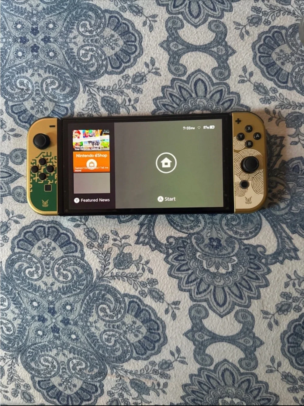 Limited edition Zelda switch bundle no pink/green joycons. hello neighbor/ break